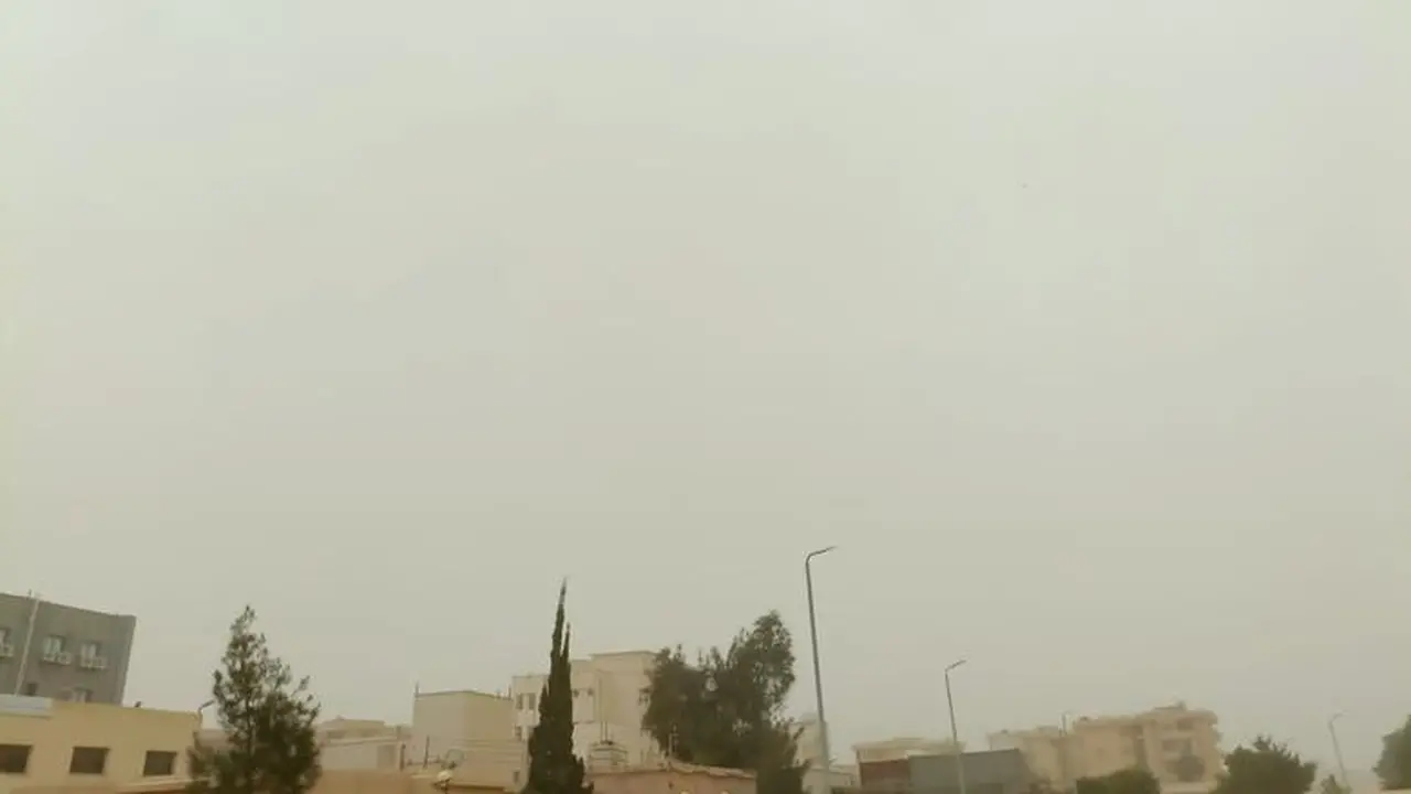 تفاصيل الأرصاد.. أكثر المدن تضررًا من العاصفة الترابية اليوم